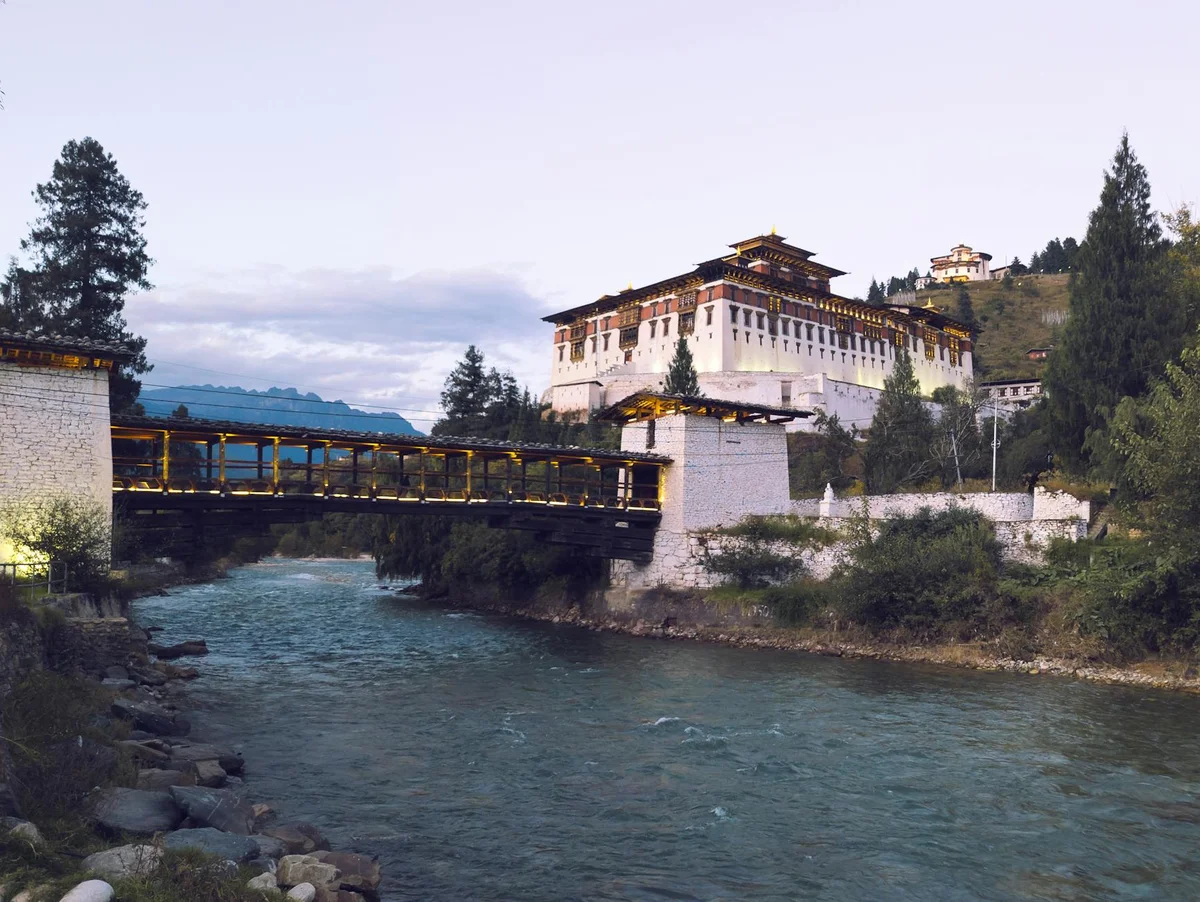 Paro Rinpung Dzong feature