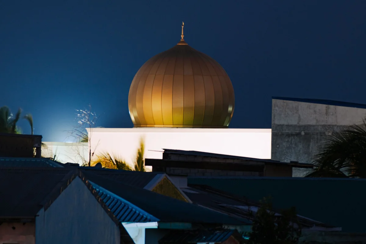Omar Ali Saifuddien Mosque view 2