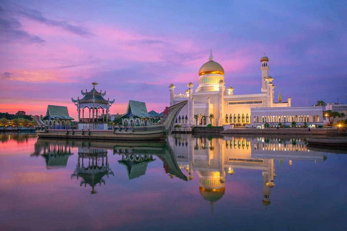 Sungai Brunei Waterfront feature