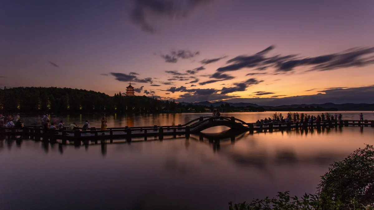 Impression West Lake feature