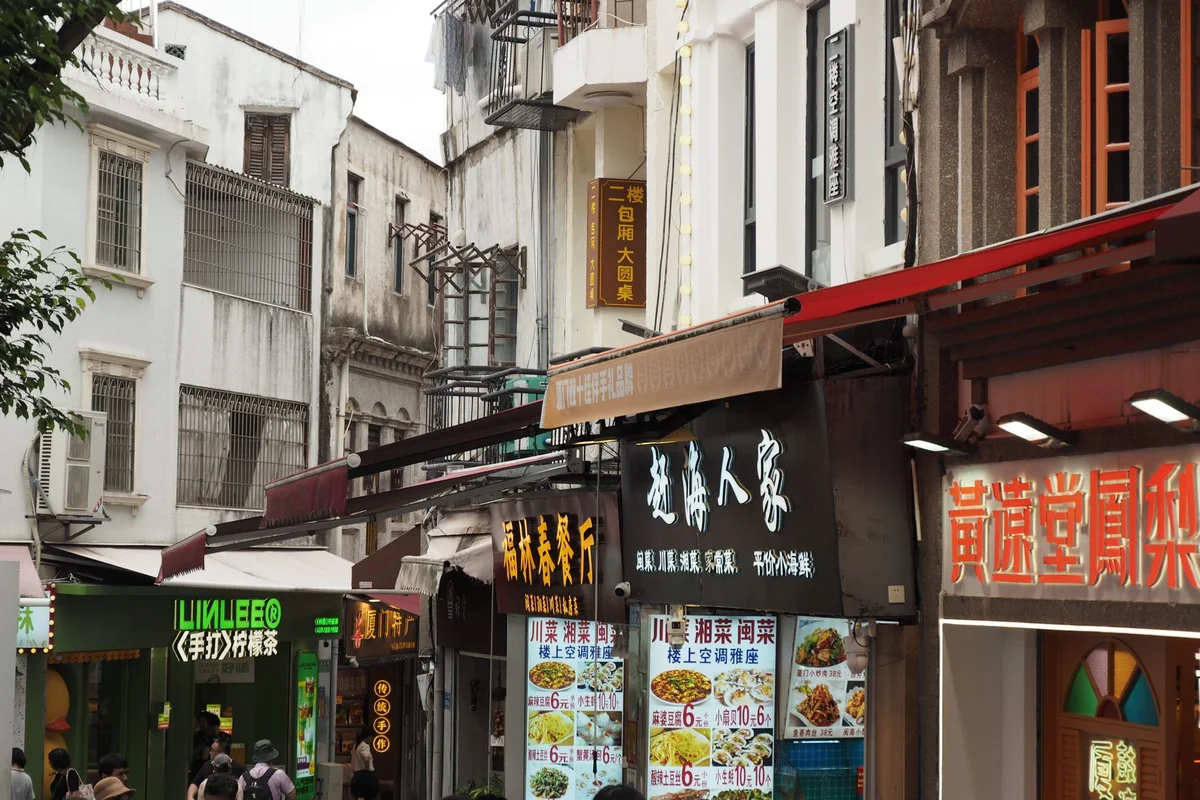 Tai Ping Shan Street feature