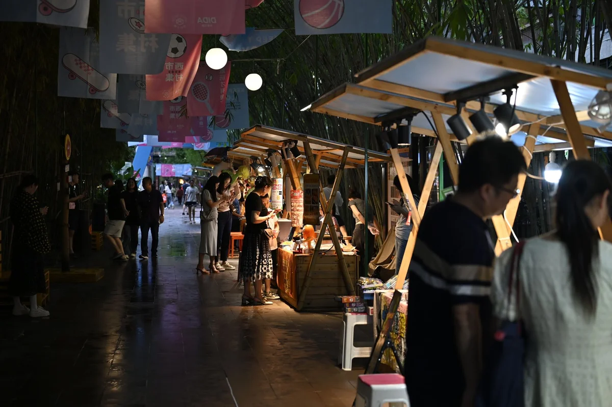 Temple Street Night Market view 2