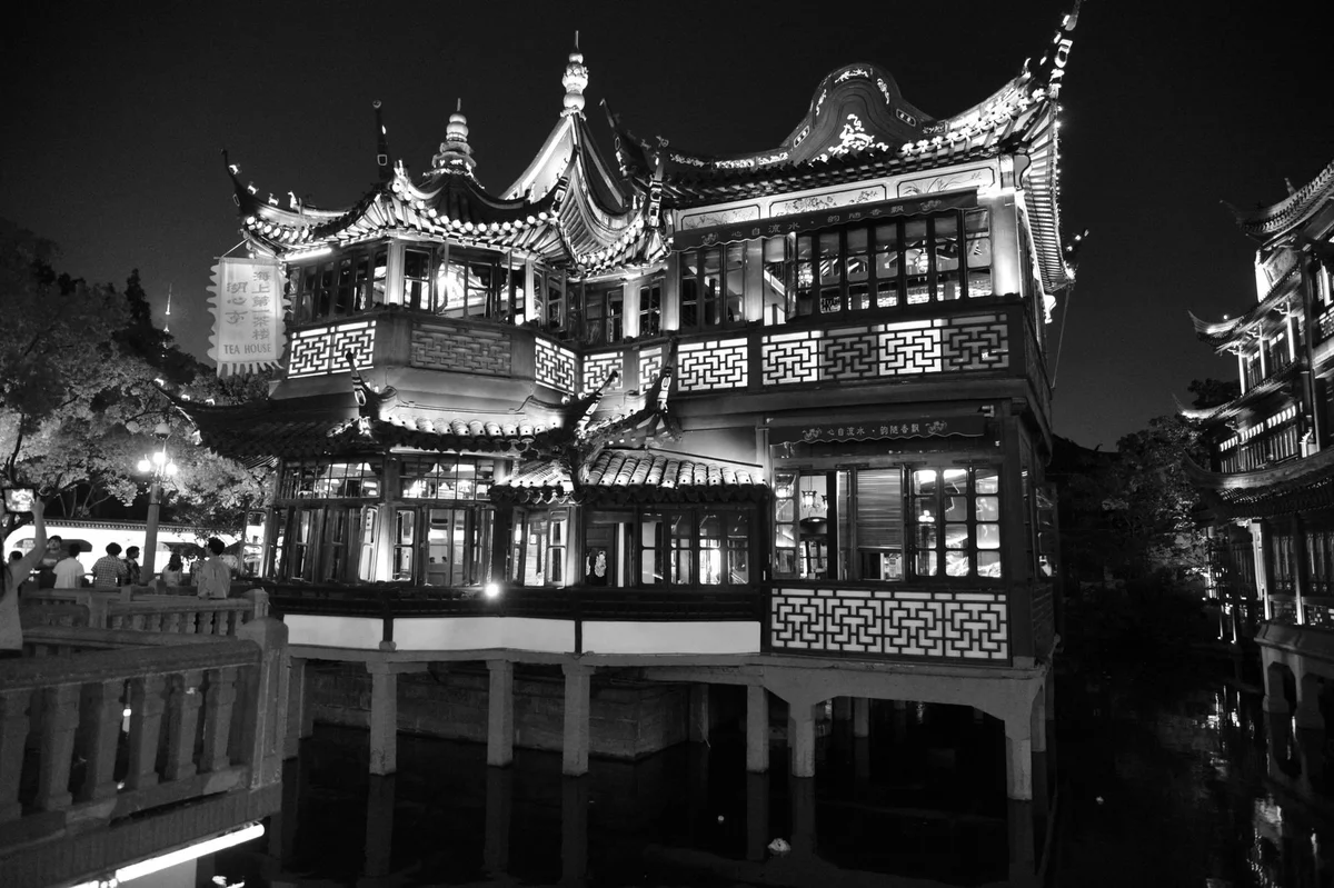 Yuyuan Bazaar view 2
