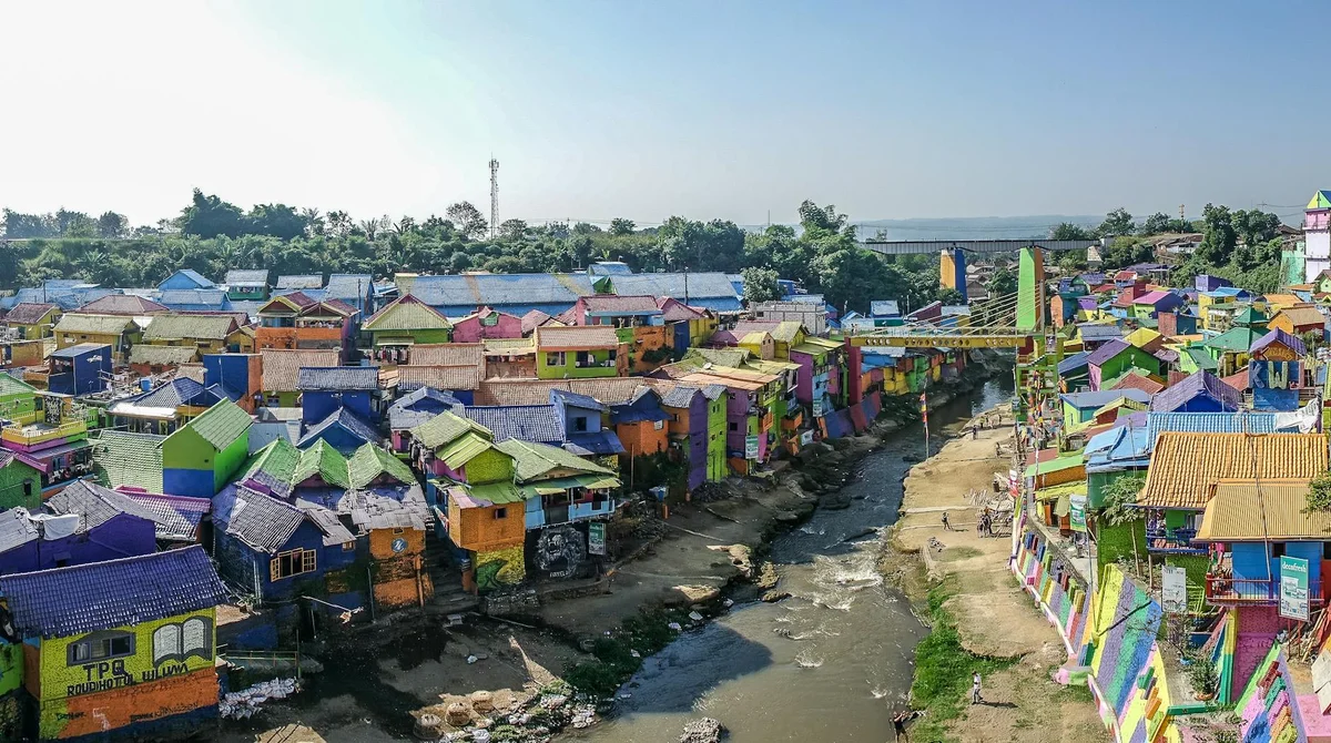 Kampung Pelangi Mendawai feature