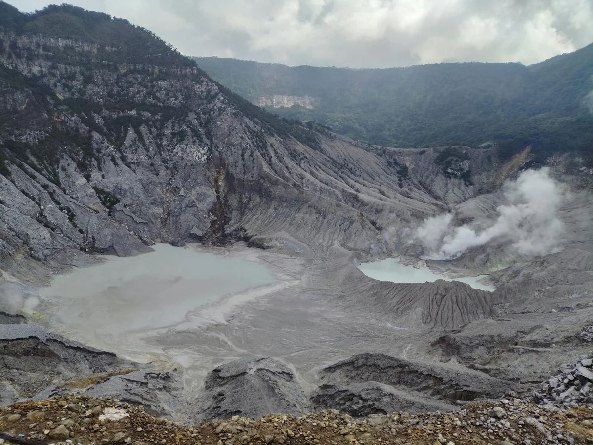 Kawah Putih Crater Lake feature