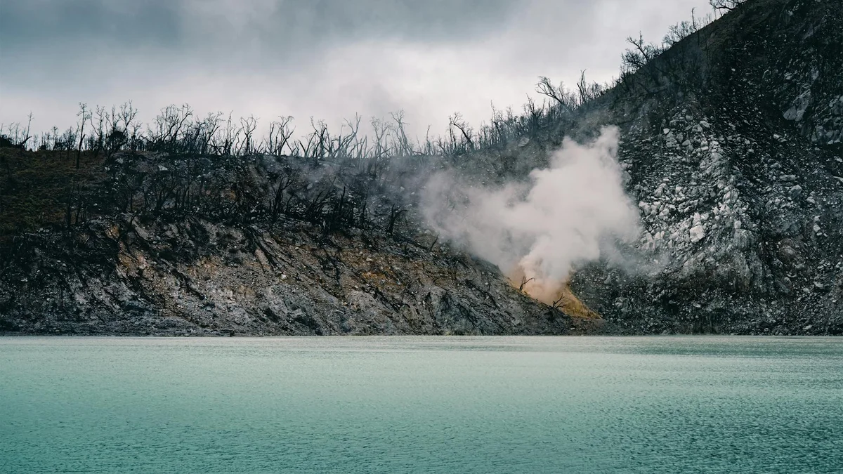 Kawah Putih Crater Lake view 1