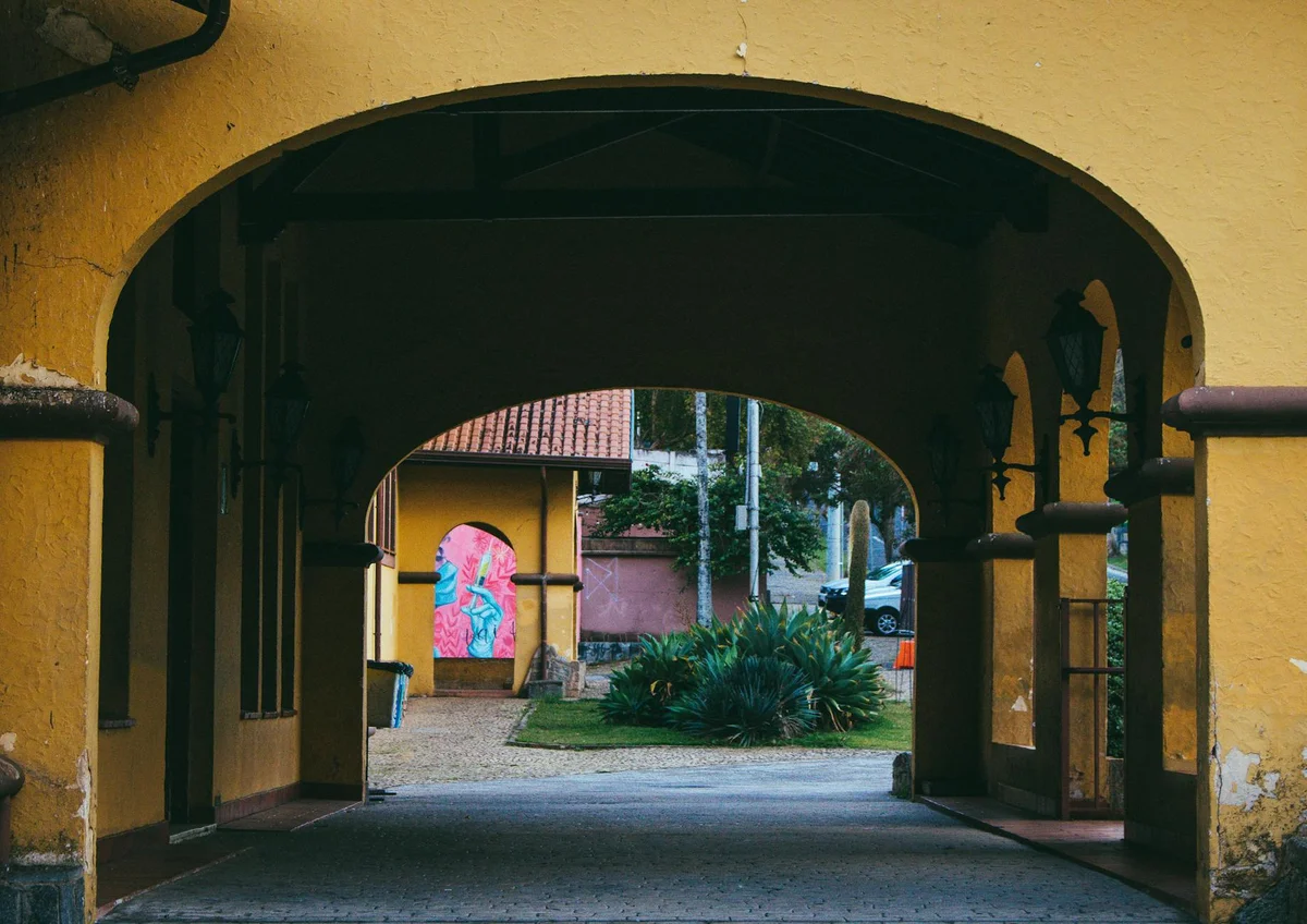 YELLO Hotel Paskal Lobby Street Art feature