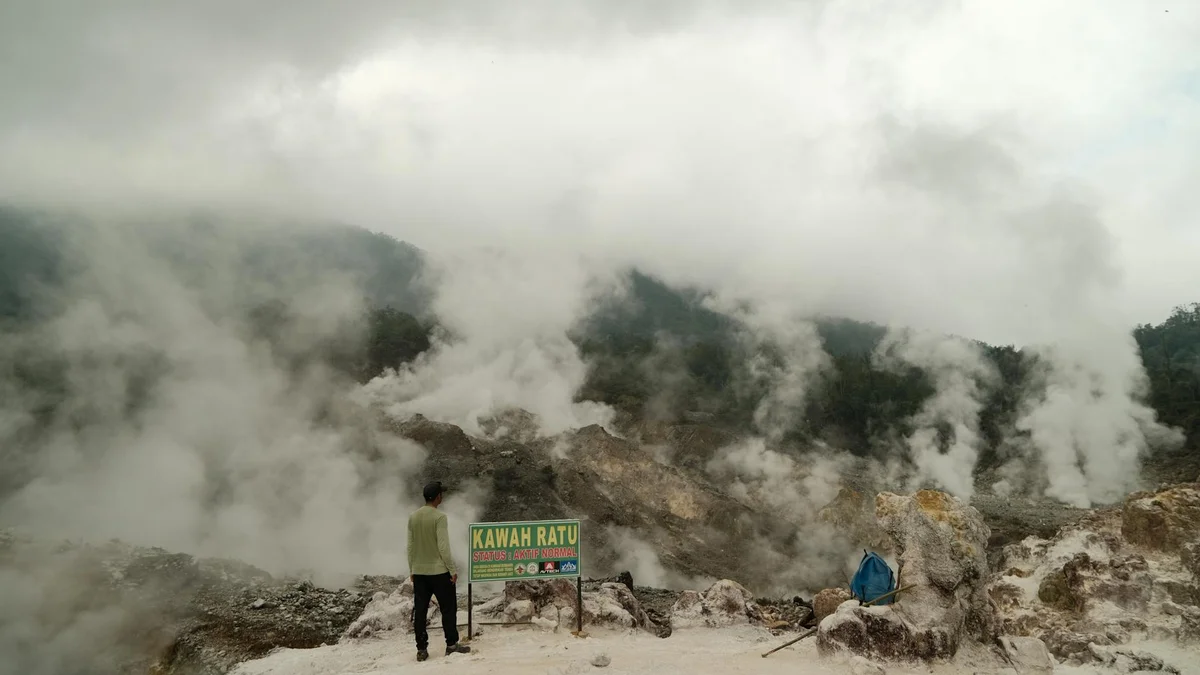Tangkuban Perahu view 1