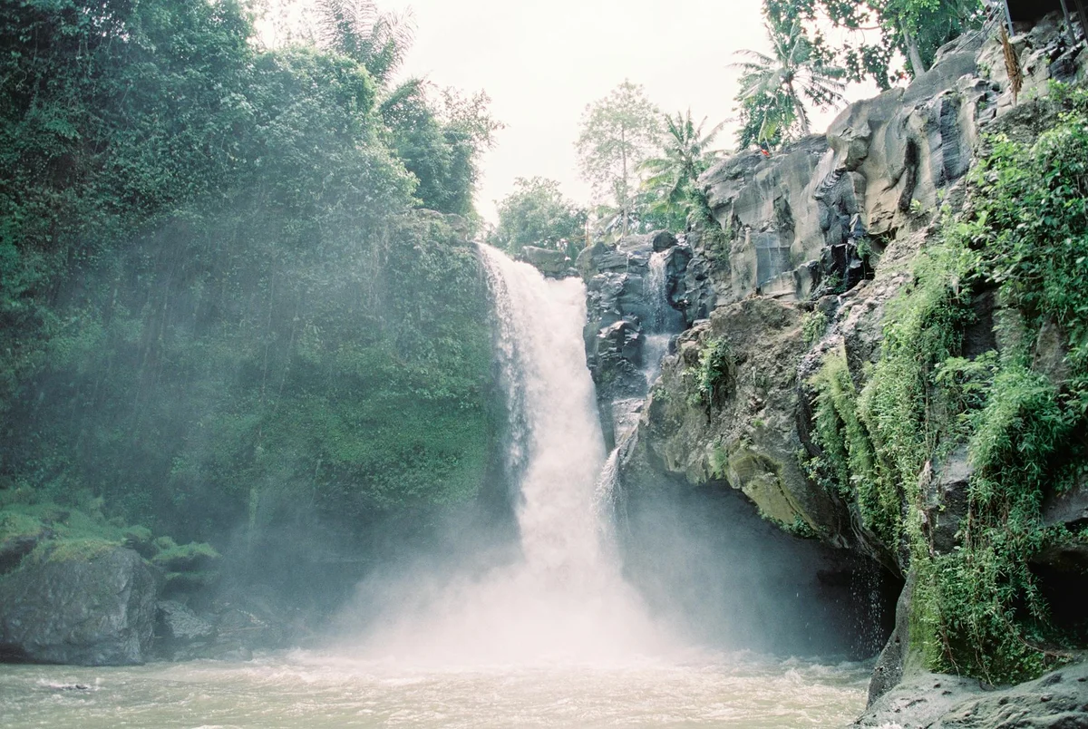 Benang Stokel Waterfall feature
