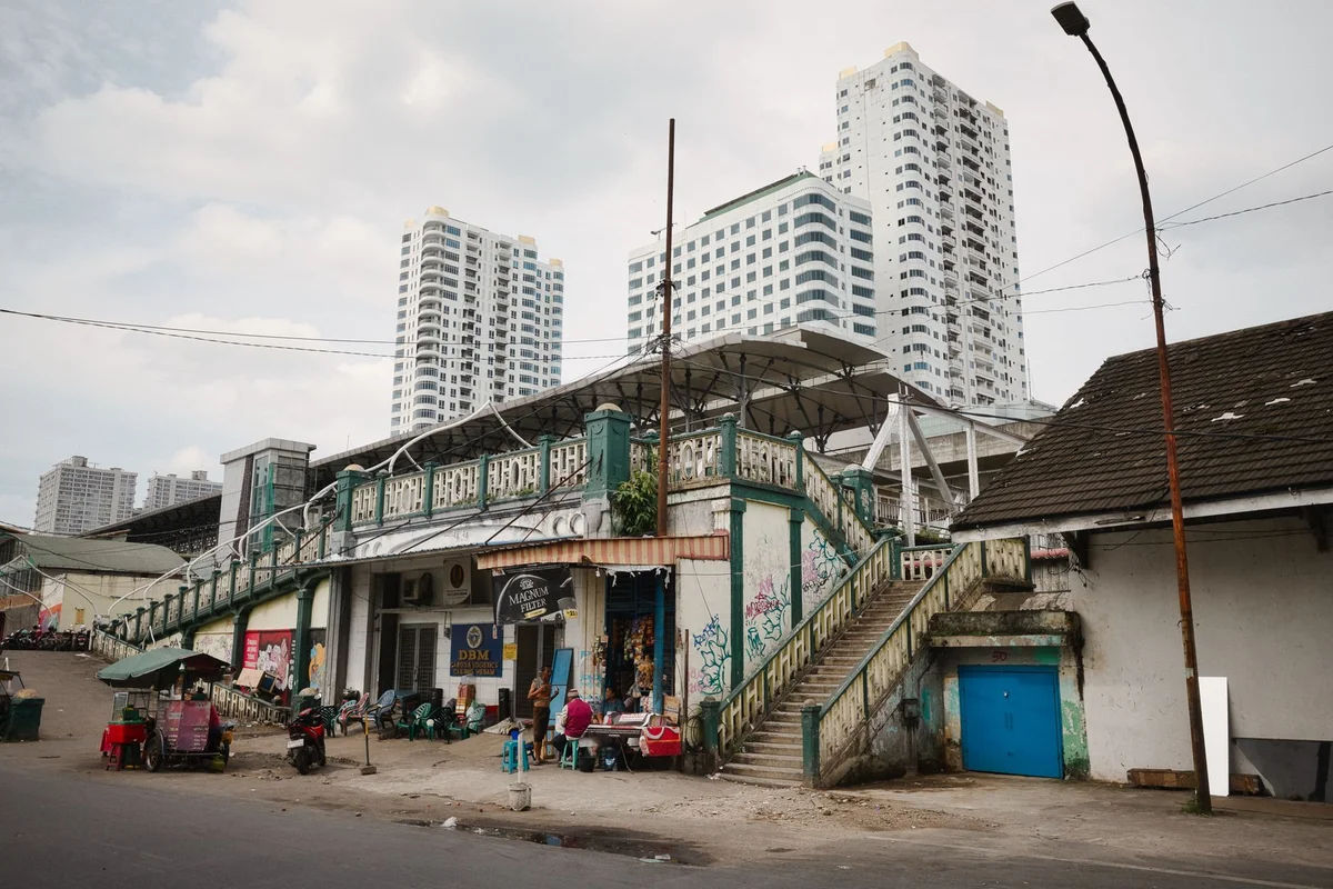 Pasar Kebon Roek feature