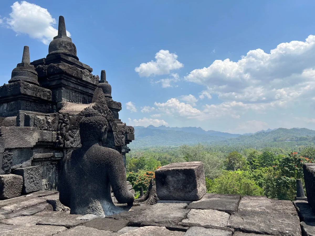 Pawon Temple feature