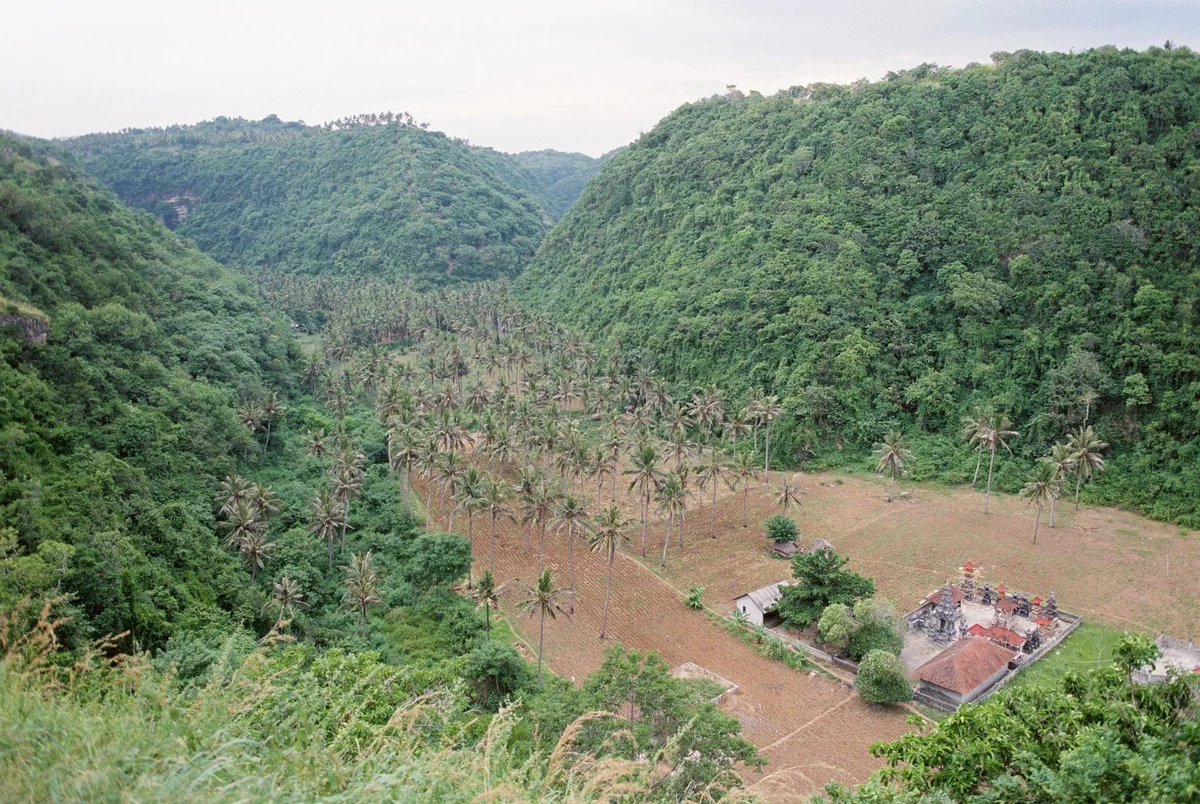 Pura Gunung Lebah feature