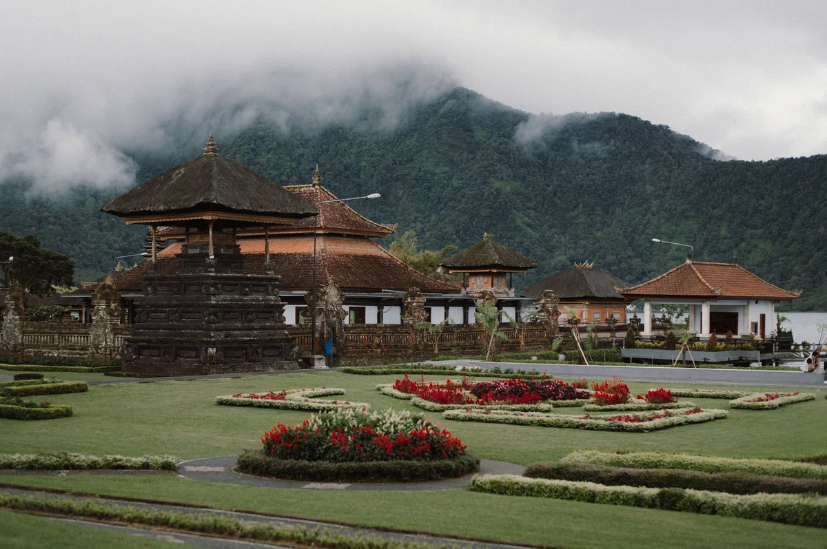 Pura Meru feature