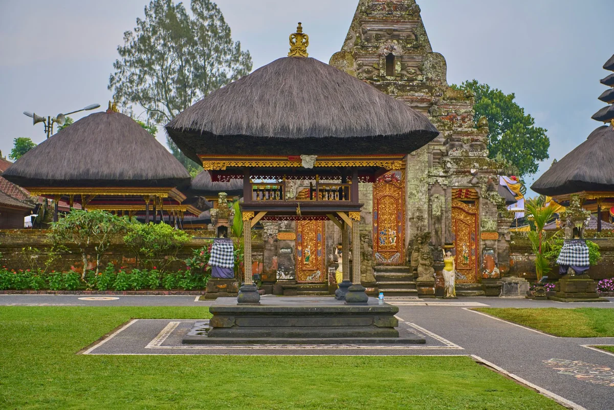 Puri Saren Agung feature