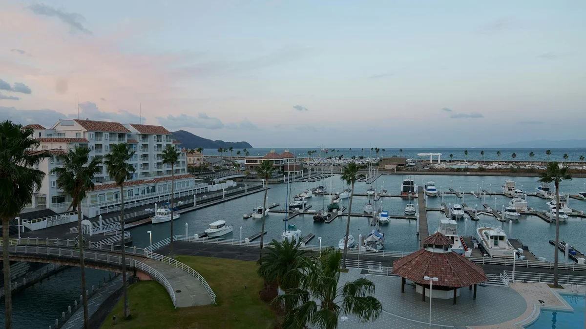 Marinoa City Fukuoka feature