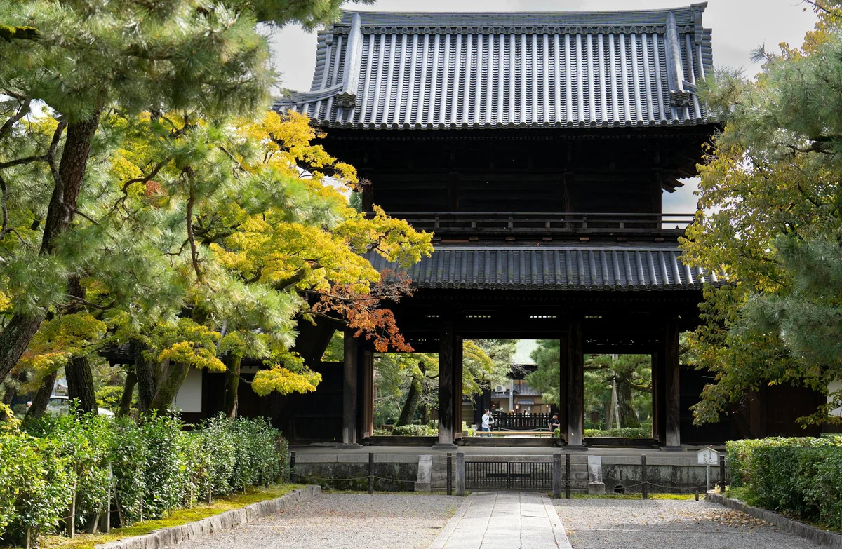 Shin-Yakushi-ji Temple view 1