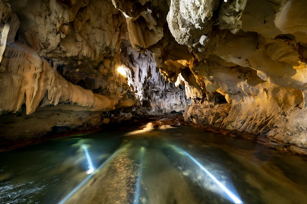 Gyokusendo Cave feature