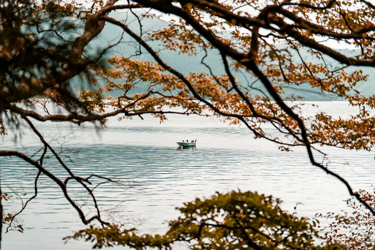 Oirase Pond view 1