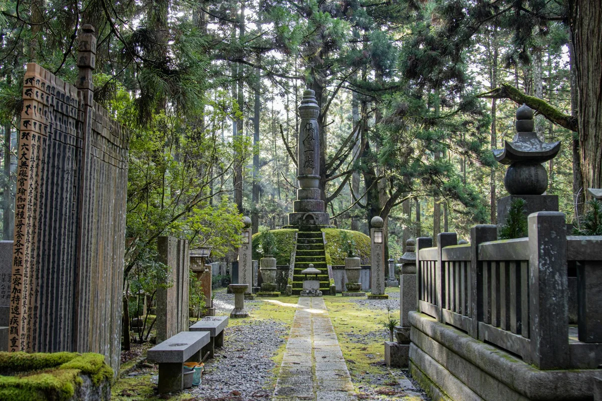 Tamaudun Royal Mausoleum view 2