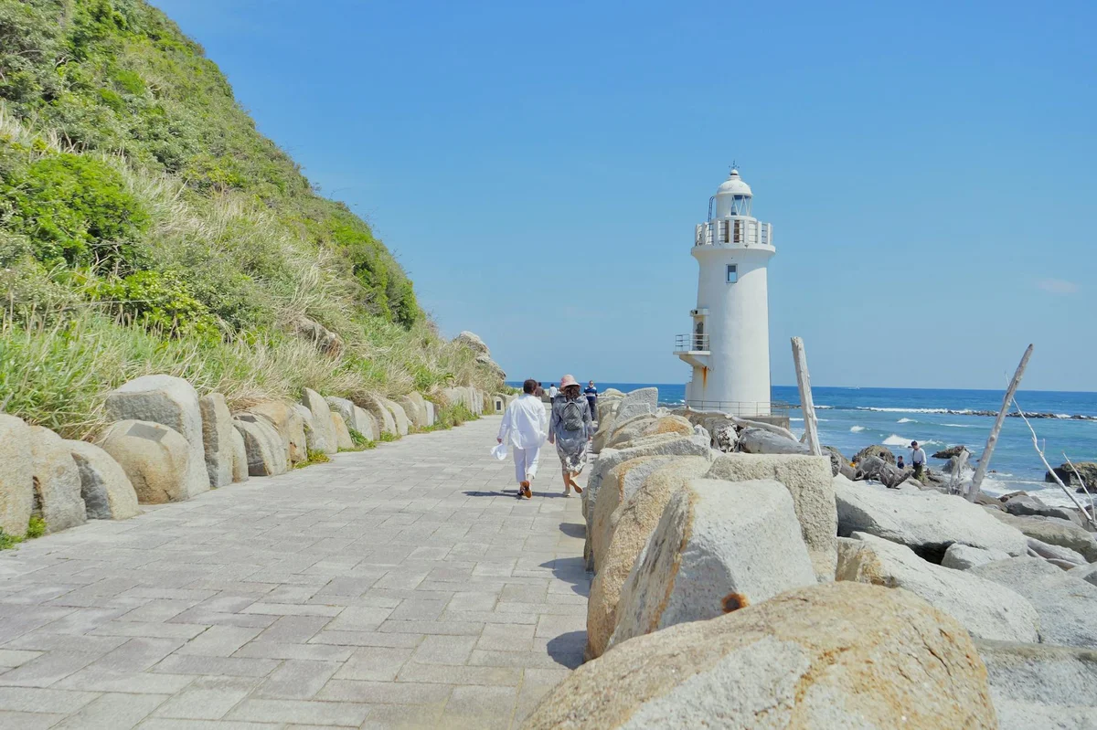 Cape Zanpa Lighthouse view 2
