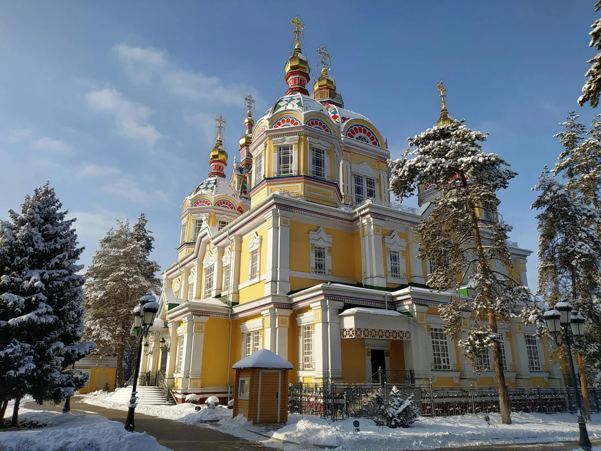 Park of 28 Panfilov Guardsmen feature