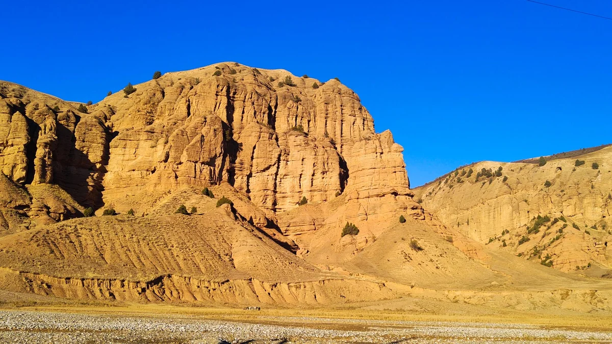 Jeti-Ögüz Rocks view 2