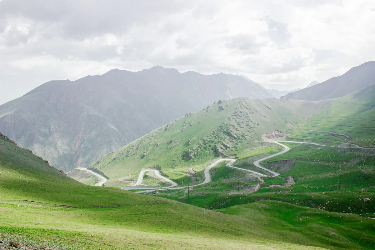 Kalmak-Ashuu Pass view 1