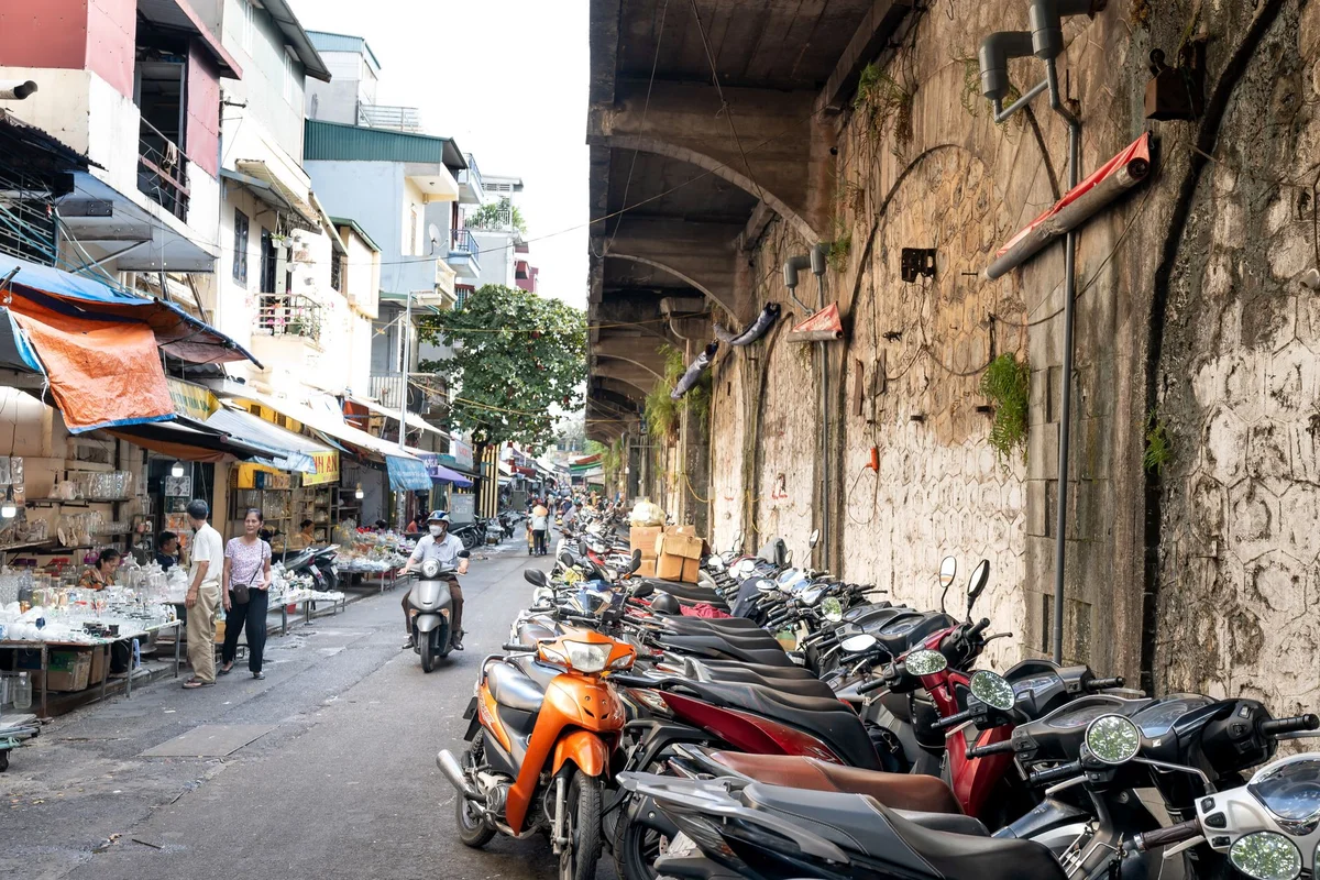 Talat Sao Morning Market feature
