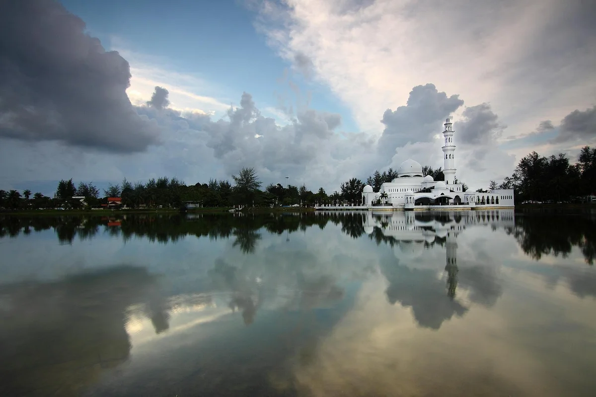 Kota Kinabalu City Mosque view 1