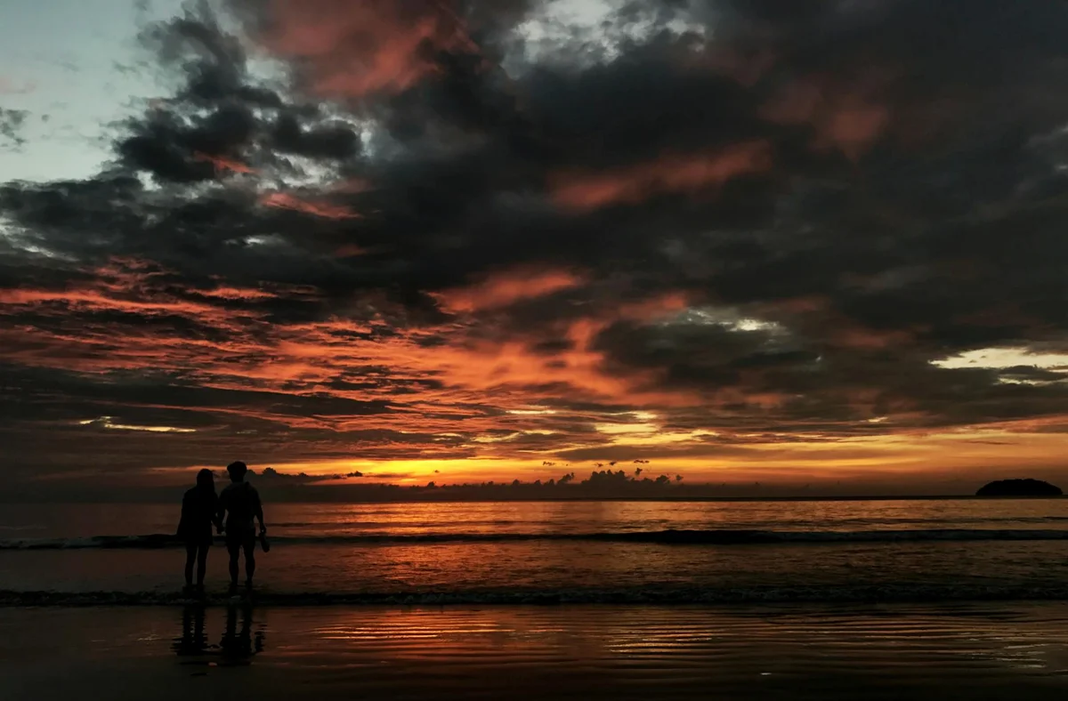Tanjung Aru Beach feature