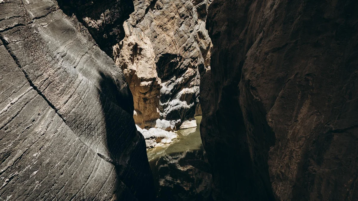 Wadi Shab feature