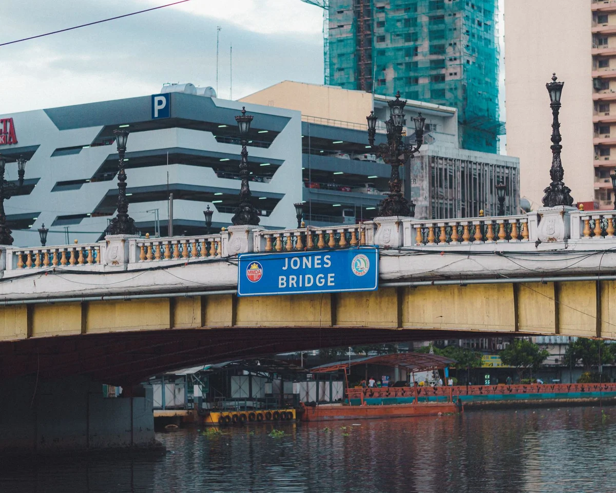 Escolta Street feature