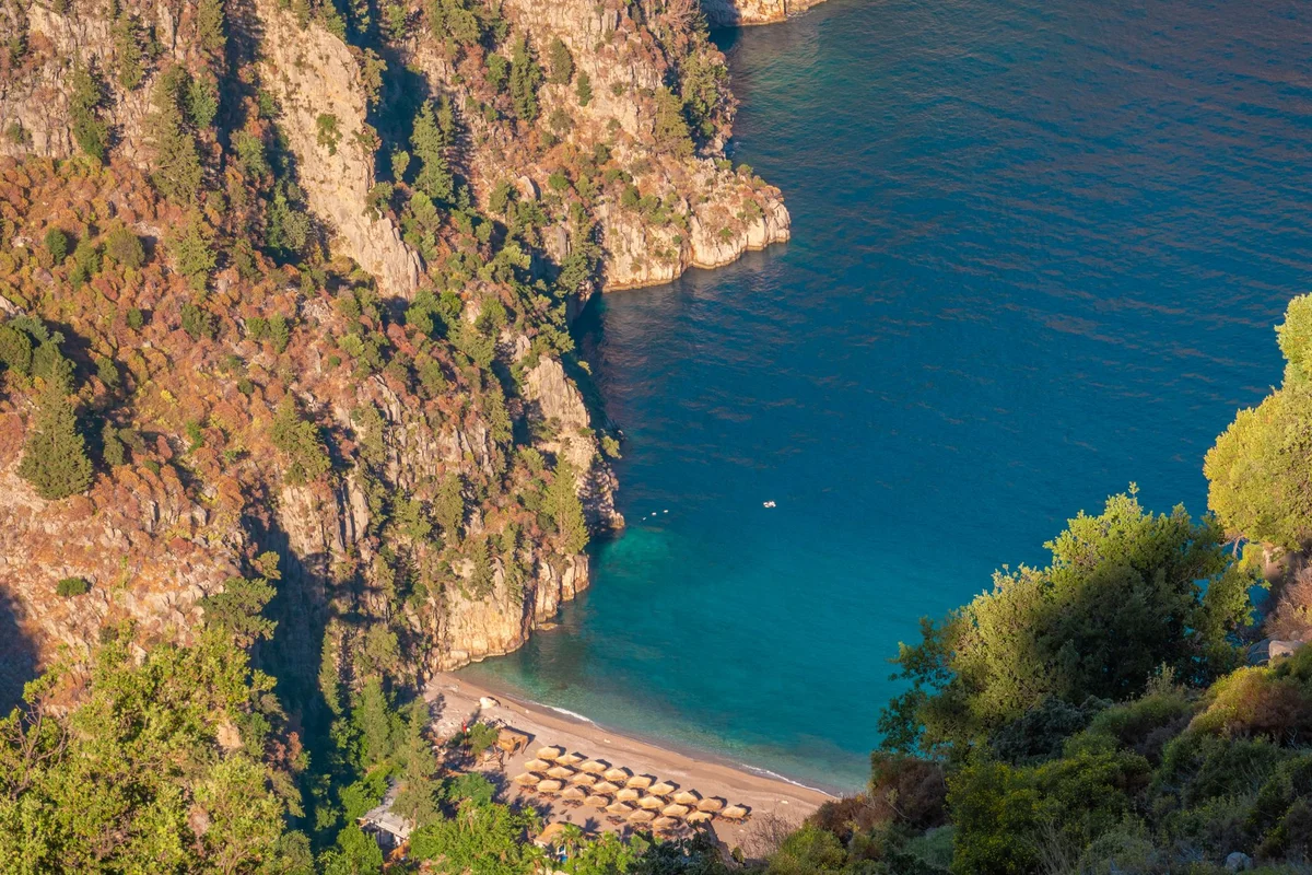 Hermit's Cove feature
