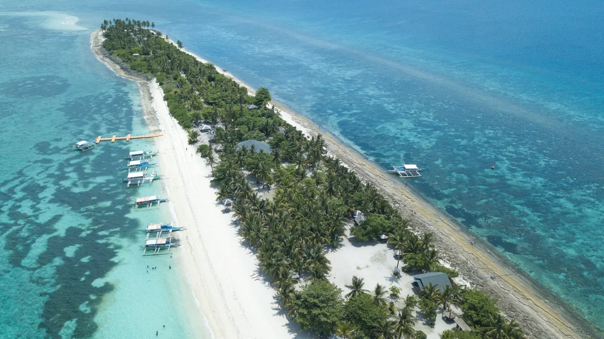 Hilutungan Island feature