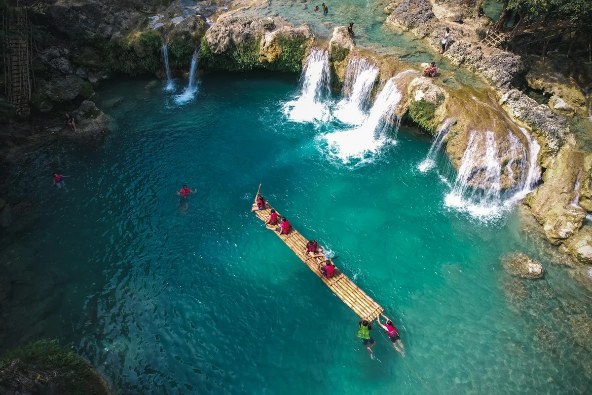Kawasan Falls feature