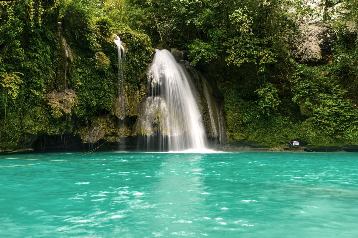 Kawasan Falls feature