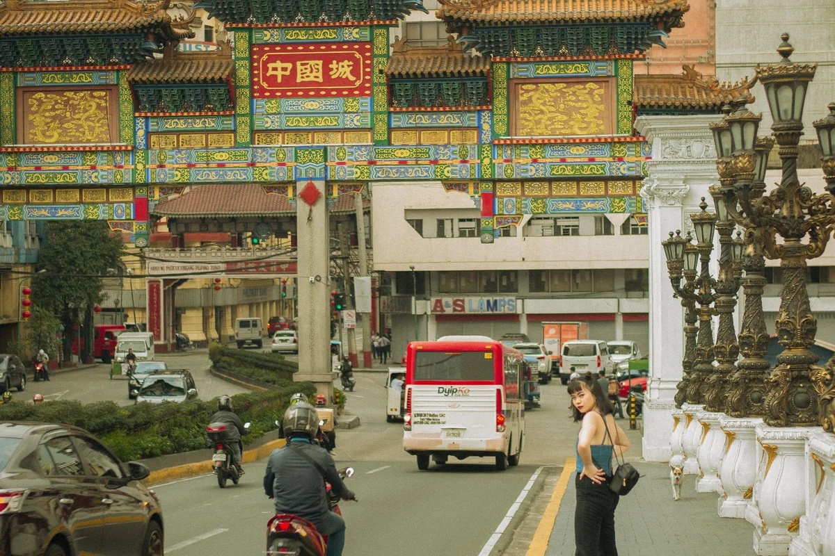 Ongpin Street view 1