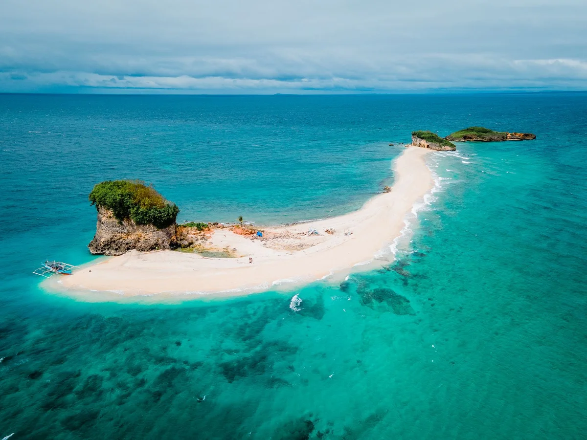 Pamalican Island feature