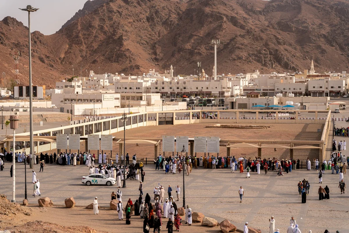 Al-Baqi Cemetery feature