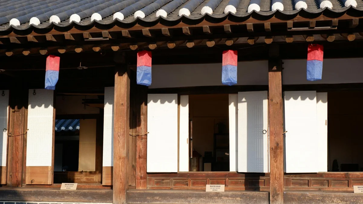 Yangnyeongsi Herbal Medicine Market view 1