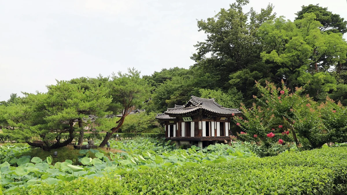 Seongyojang House feature