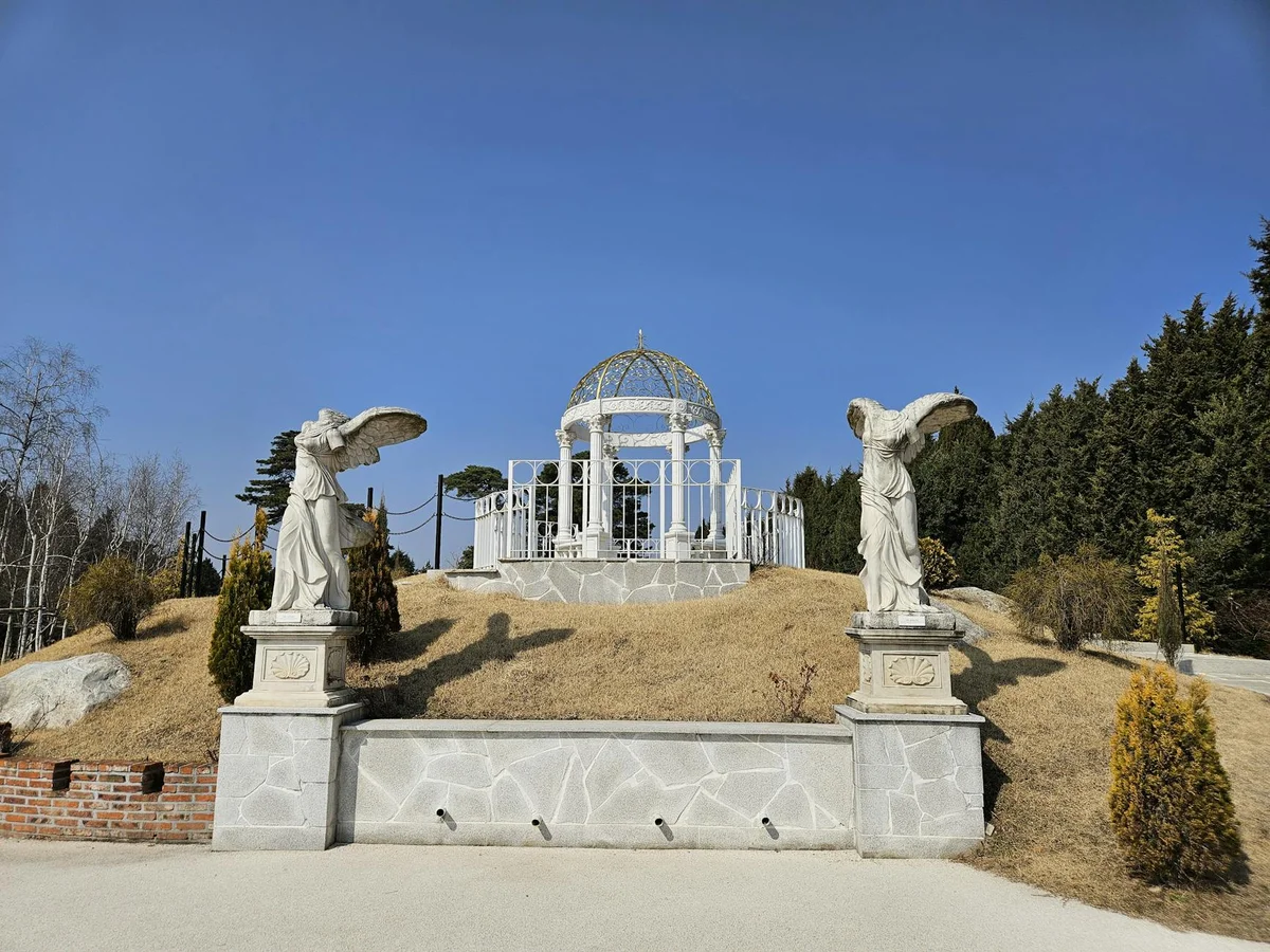 Jeju Love Land feature
