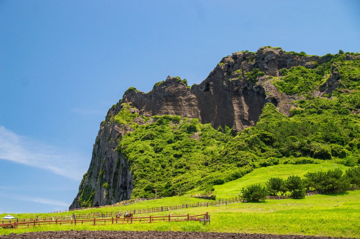 Hallasan Yeongsil Trail view 2