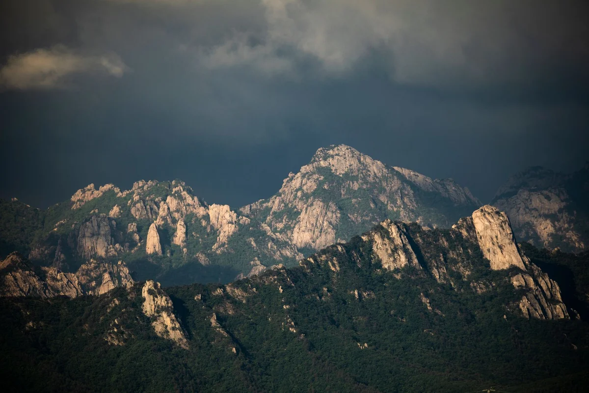 Tongil Daebul view 1