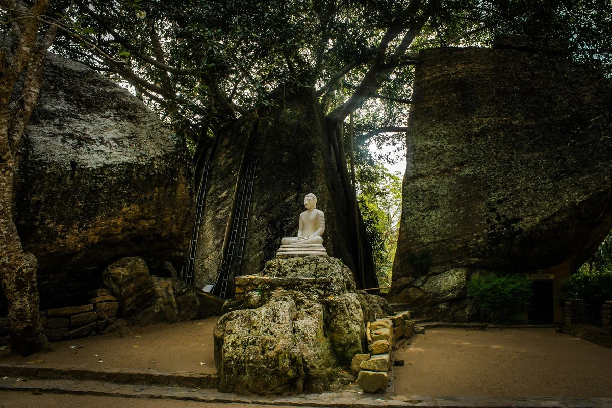 Gal Vihara view 2
