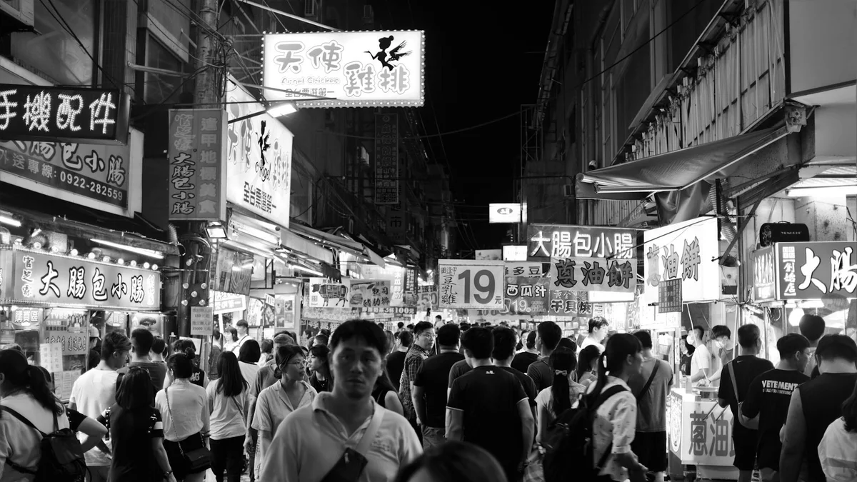 Dongdamen Night Market feature