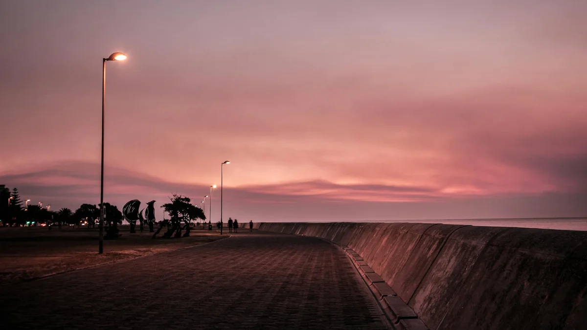 Yuejin Harbor Promenade feature
