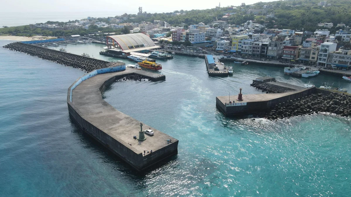 Yuejin Harbor Promenade view 1
