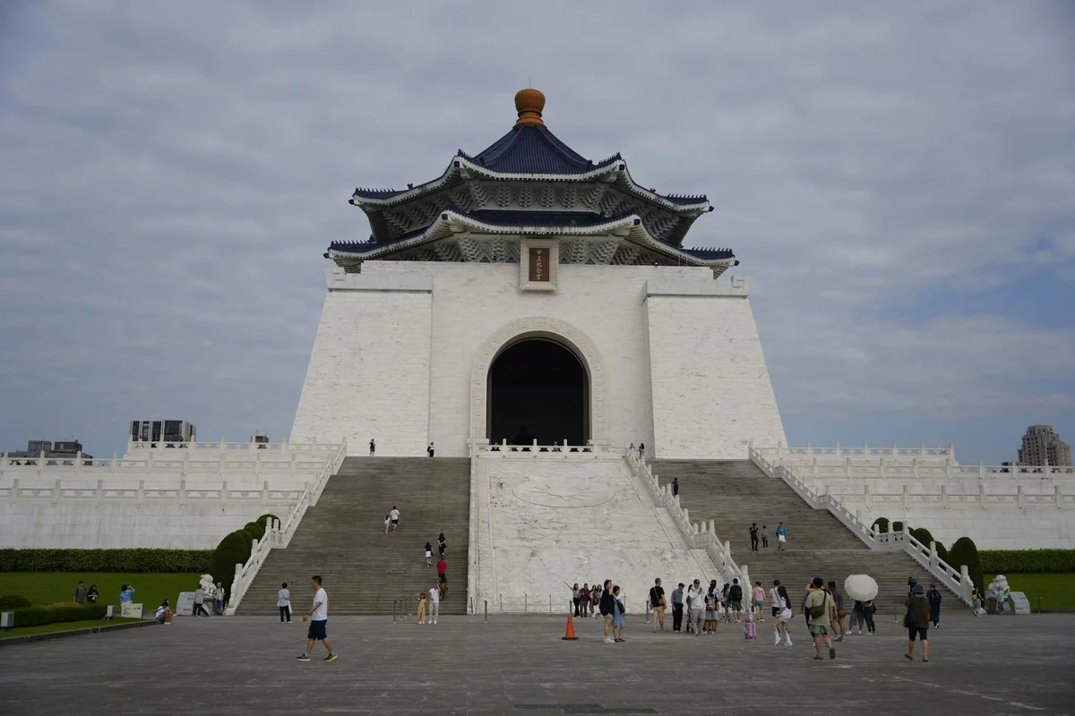 Chiang Kai-shek Memorial Hall feature
