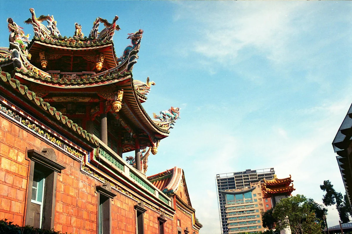 Bangka Lungshan Temple feature